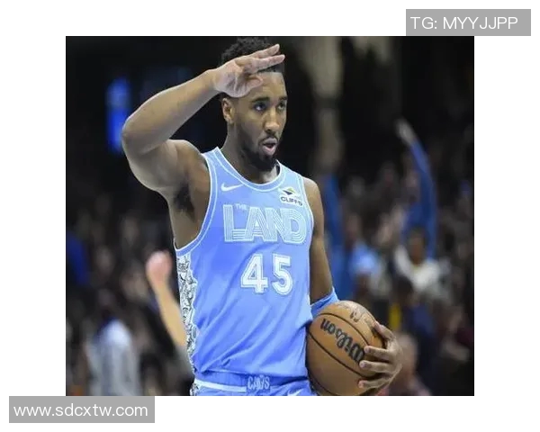 多诺万米切尔领衔球队奋战季后赛展现超强个人能力与团队合作精神