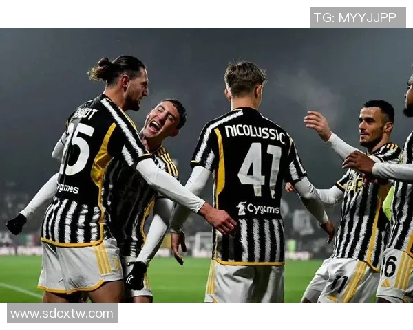 卫冕冠军国际米兰稳坐半程冠军宝座,C罗领衔尤文图斯紧追榜首位置 卫冕冠军国际米兰稳坐半程冠军宝座,C罗领衔尤文图斯紧追榜首位置