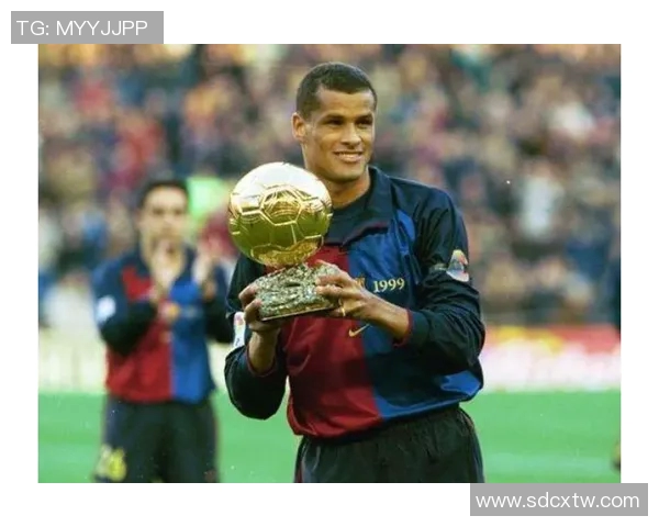 马丁内斯的传奇旅程：从青涩少年到足球巨星的蜕变与奋斗