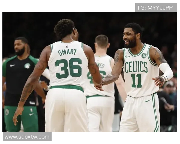 勇士与雷霆激战正酣新浪直播带你全程感受比赛精彩瞬间