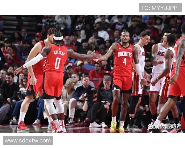 泰勒希罗的篮球之路与未来展望：从新秀到明星的成长历程